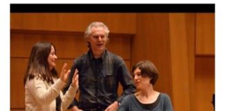 எலெனி கரைன்ட்ரௌ இசை படைப்பாளர் –