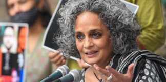 இந்தியாவில் ஜனநாயகம் தகர்க்கப்படுவது உலகம் முழுவதையும் பாதிக்கும் -அருந்ததி ராய்