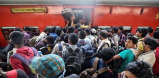 மோடி அரசின் அலட்சியத்தால் அவல நிலையில் இந்திய ரயில்வேத் துறை!