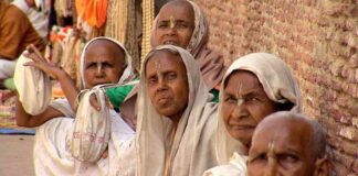 உ.பி பாஜக அரசு நடத்தும் கைம்பெண்களுக்கான ஹோலி விழா!- பாசிஸ்டுகளின் விளம்பர நடவடிக்கை!