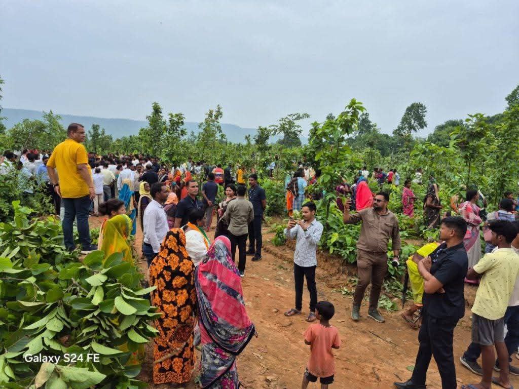 சத்தீஸ்கர் வனக்காடுகள் அதானிக்கு! உயிர்பலி பழங்குடிகள் மற்றும் மாவோயிஸ்டுகளுக்கு!