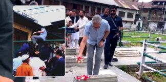 காஷ்மீர்: தியாகிகளுக்கு மரியாதை செலுத்த அனுமதிக்காத பாசிச அரசு!