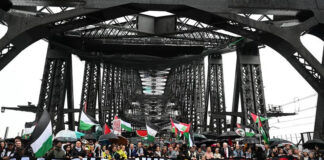 பாலஸ்தீன் அரசை அங்கீகரி: ஆஸ்திரேலிய அரசை அசைத்த சிட்னி ஹார்பர் போராட்டம்! பாலஸ்தீன் அரசை அங்கீகரி: ஆஸ்திரேலிய அரசை அசைத்த சிட்னி ஹார்பர் போராட்டம்!