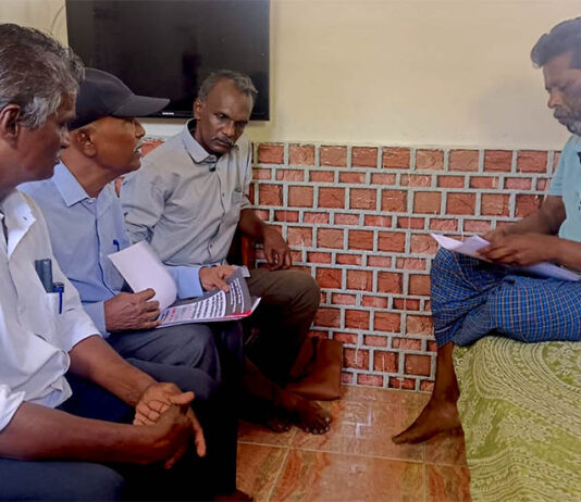 ஆணவப் படுகொலைக்கு பலியான கவின் பெற்றோருடன் கொடுந் துயரில் மக்கள் அதிகாரம் தோழர்கள் நேரில் சந்தித்து ஆறுதல்