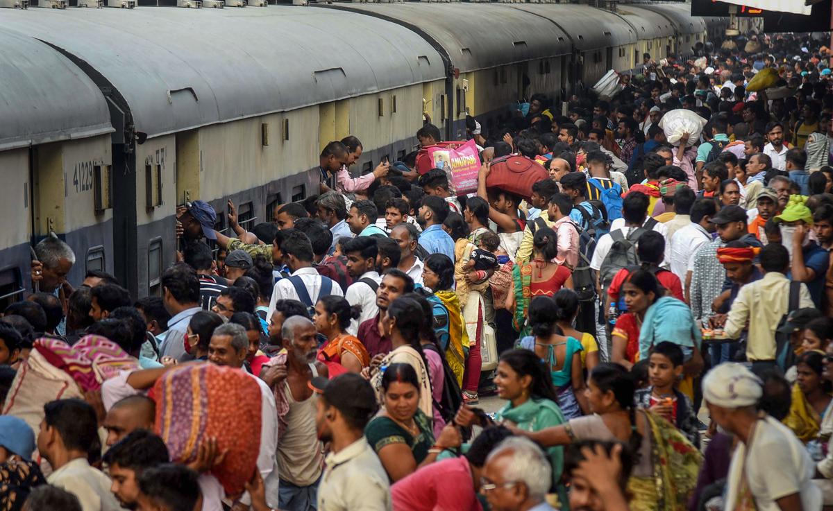 வட மாநில தொழிலாளர்களின் ரயில் பயணங்களும் அவர்கள் படும் துயரங்களும்!