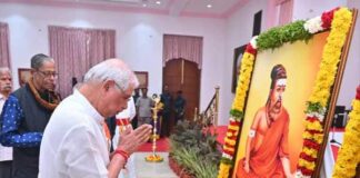 ஆர்.என்.ரவி வழியில் திருவள்ளுவரை ‘காவிமயமாக்கும்’ சங்கி ஆளுநர் அர்லேகர்!
